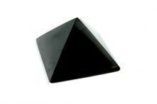 Šungit pyramída 10 cm